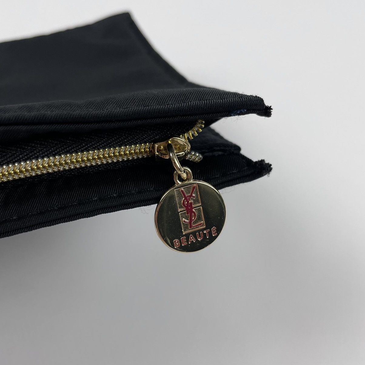Yves Saint Laurent Yves Saint Laurent YSL Beaute Cosmetic Bag Size ONE SIZE - 8 Thumbnail