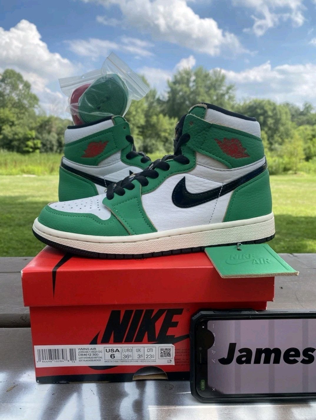 Jordan Brand Wmns Nike Air Jordan Retro 1 High OG Lucky Green Size 6 Size US 6 / IT 36 - 1 Thumbnail