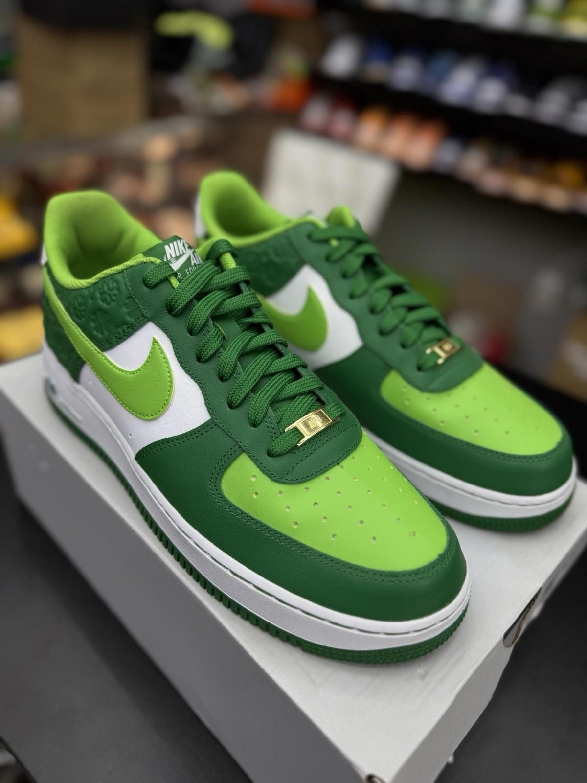 Nike Size 10.5 - Nike Air Force 1 Low St. Patrick's Day Brand New Size US 10.5 / EU 43-44 - 4 Thumbnail