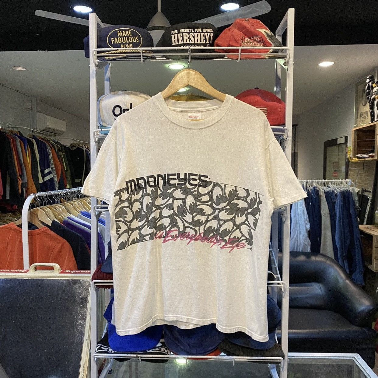 Japanese Brand Vintage 90s Mooneyes 'In Everyday Life' Graphic T-Shirt Size US L / EU 52-54 / 3 - 1 Thumbnail