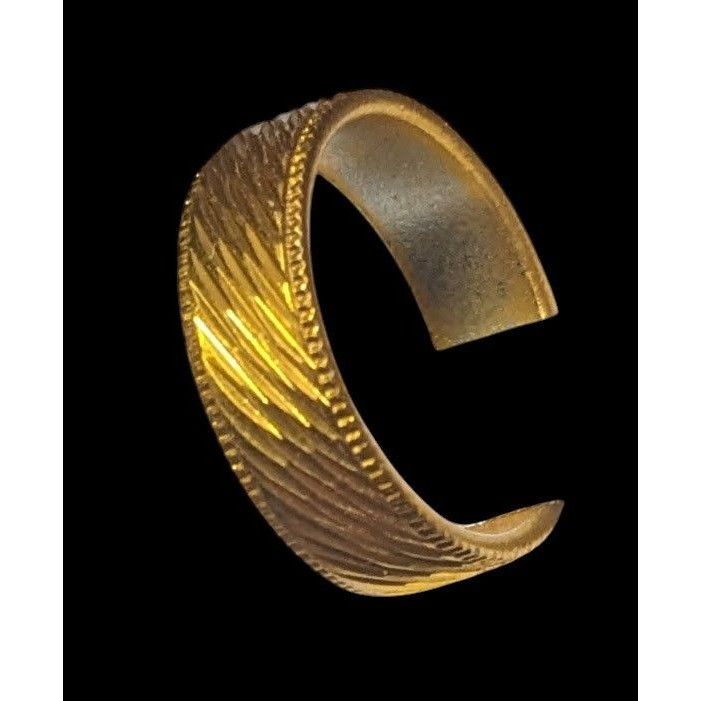 Other Bright Gold Tone Etched Fashion Ring Size 6 1/2 Size ONE SIZE - 3 Thumbnail