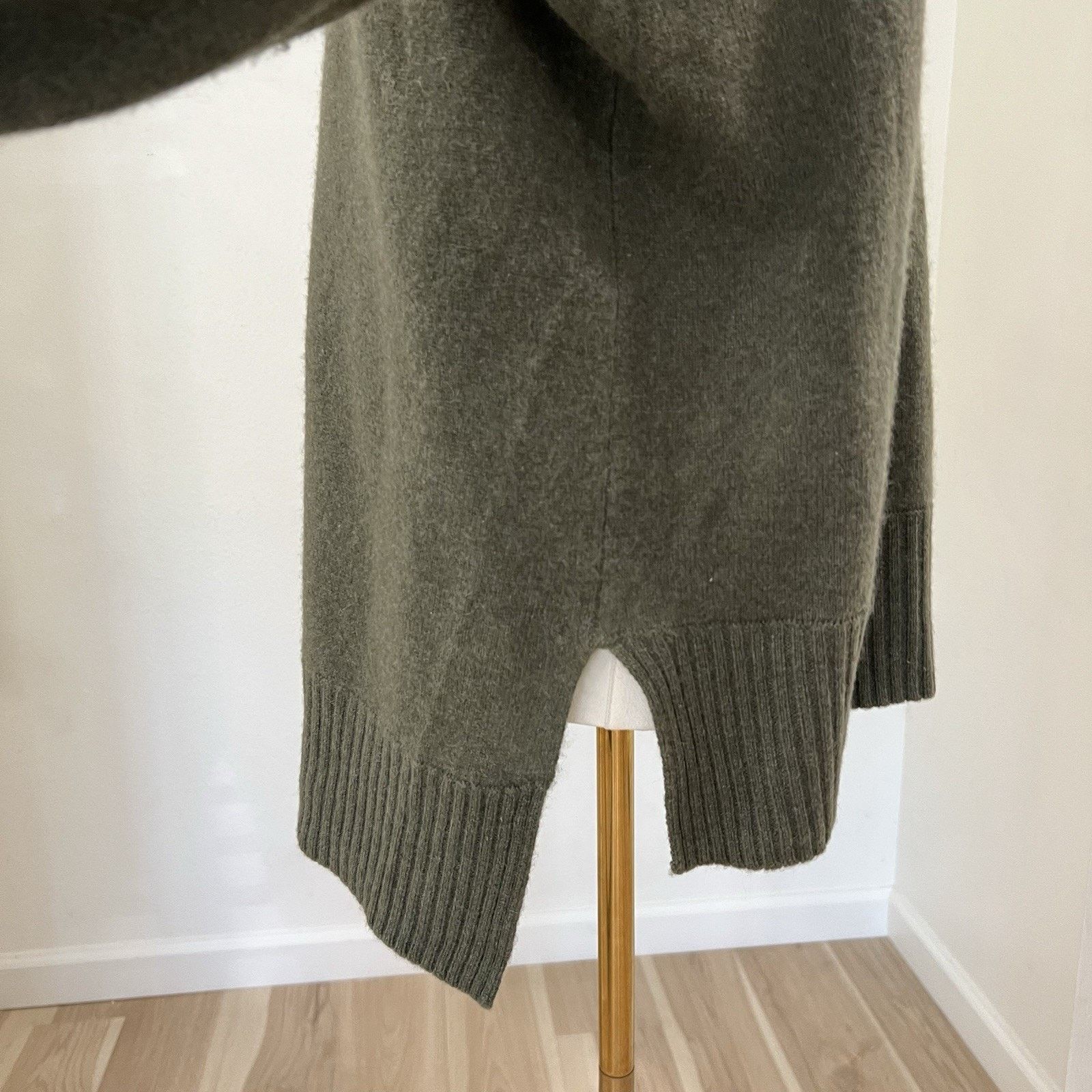 Saks Fifth Avenue SAKS FIFTH AVENUE (S) 100% Cashmere Turtleneck Split Hem Size S / US 4 / IT 40 - 3 Thumbnail