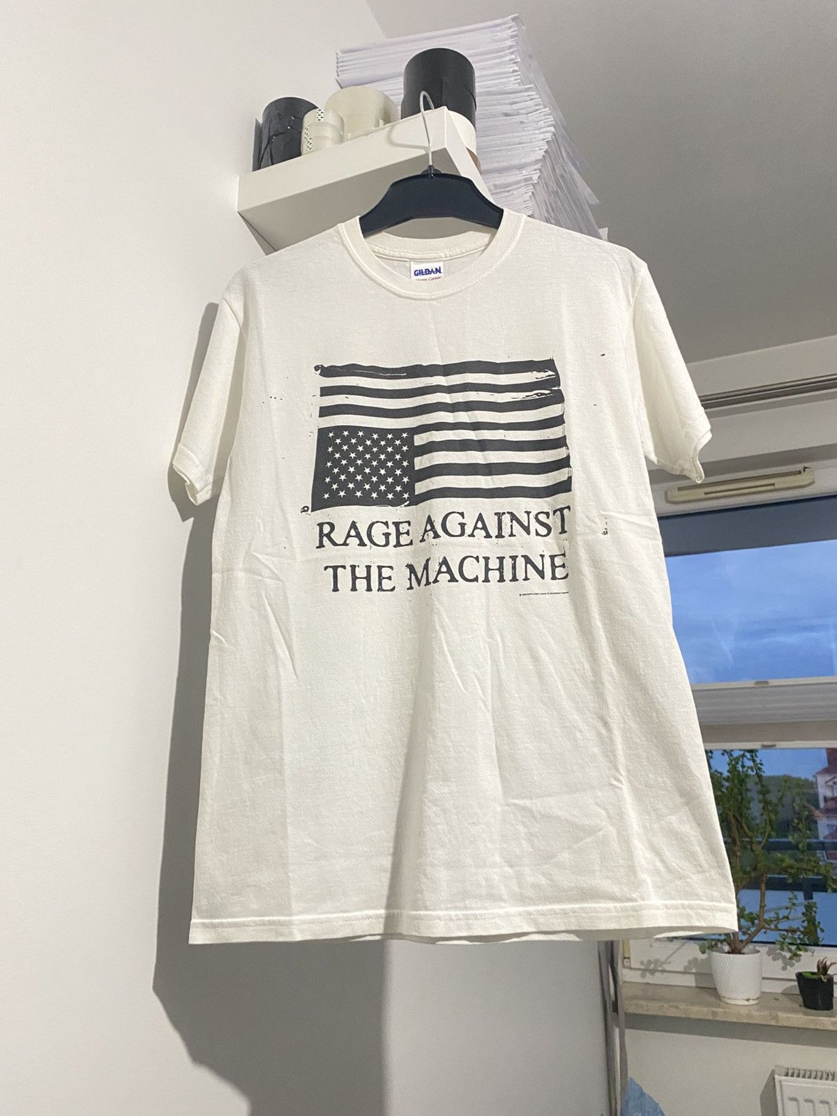 Band Tees × Vintage Rage Against The Machine Flag 2008 y2k t-shirt band tees Size US S / EU 44-46 / 1 - 12 Thumbnail