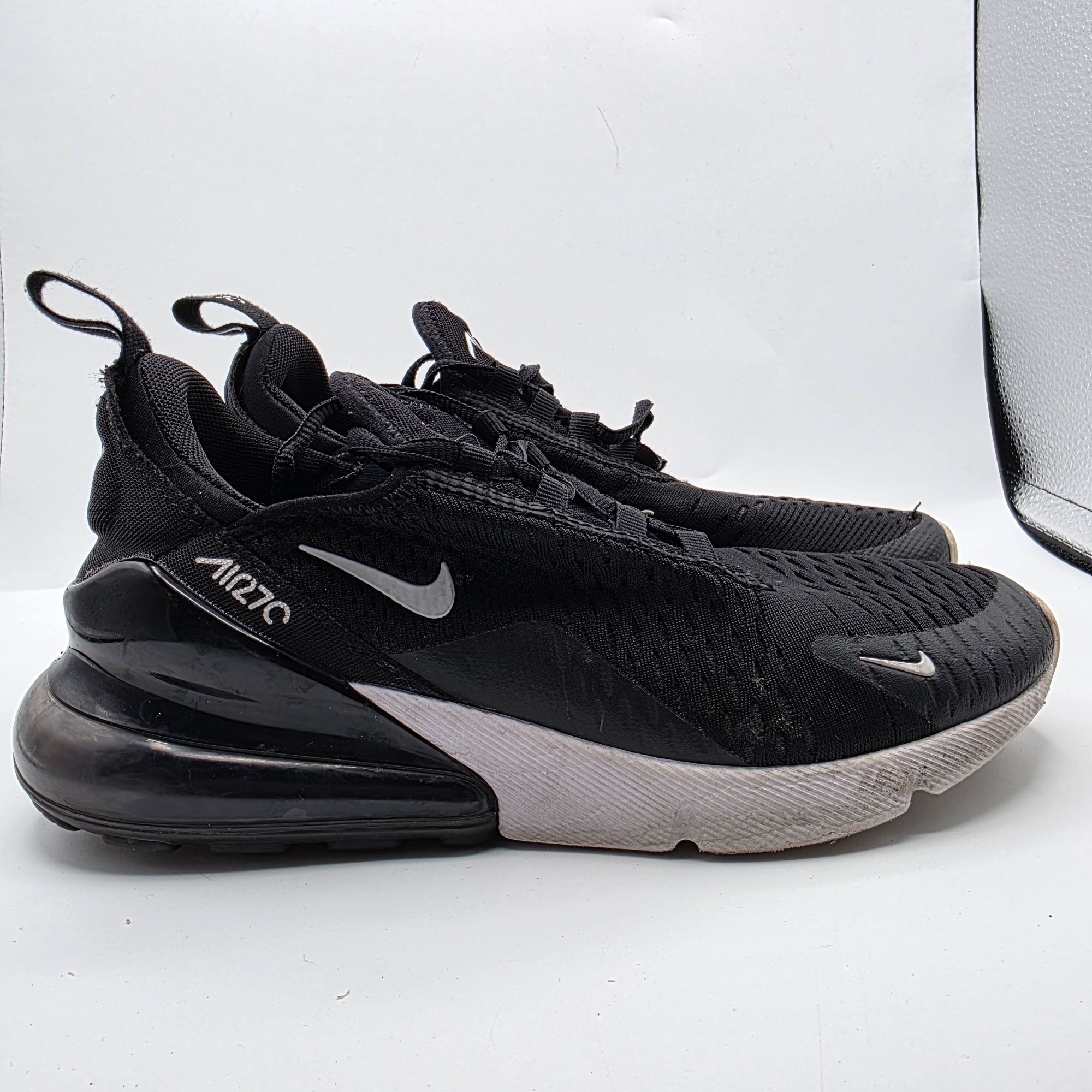 Nike Nike Air Max 270 Womens Size 8 Black White Athletic Shoes Sn Size US 8 / IT 38 - 12 Thumbnail