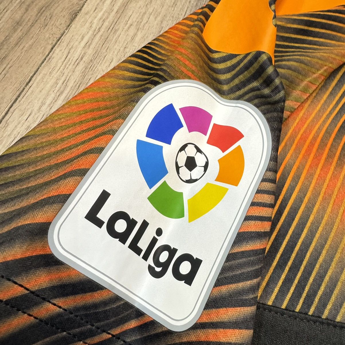 Puma Valencia 19/20 away shirt #10 Parejo Size US M / EU 48-50 / 2 - 6 Thumbnail
