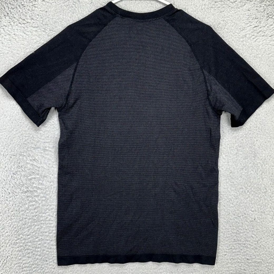 Fabletics Fabletics T-Shirt Mens Medium Black Athletic Short Sleeve Crew Neck Breathable Solid Nylon Polyester Shirt Size US M / EU 48-50 / 2 - 3 Thumbnail