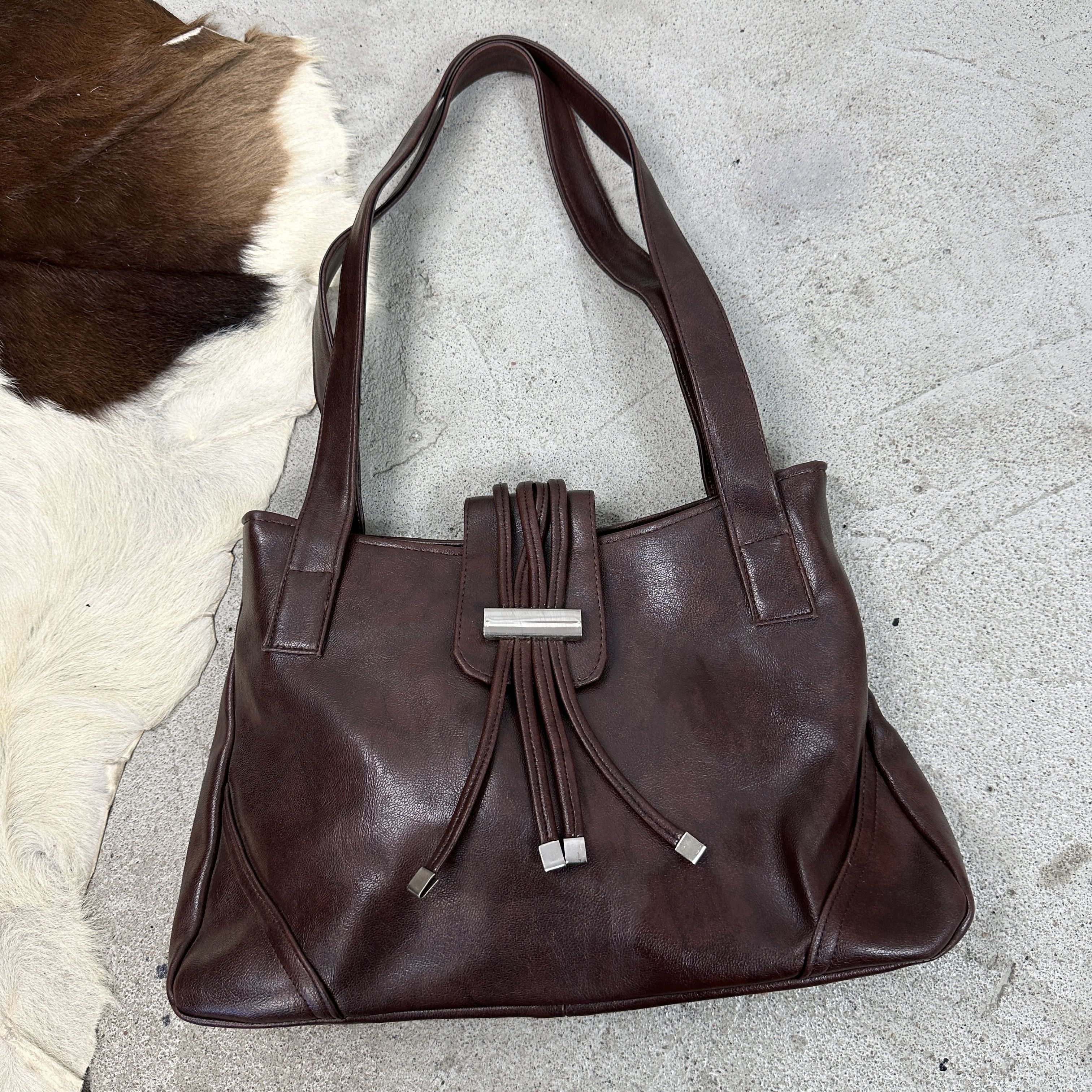 Vintage Vintage Avant Garde Faux Leather Shoulder Bag 00s Size ONE SIZE - 2 Thumbnail