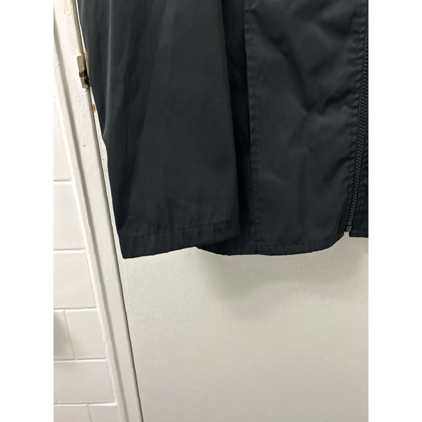 Banana Republic Banana Republic Jacket Womens Sz Small Black Lightweight Full Zip Rain Coat Size S / US 4 / IT 40 - 6 Thumbnail