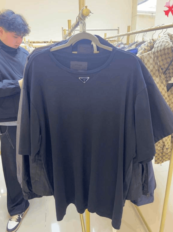 Prada Prada Crew neck short-sleeve T-shirt Size US L / EU 52-54 / 3 - 3 Thumbnail
