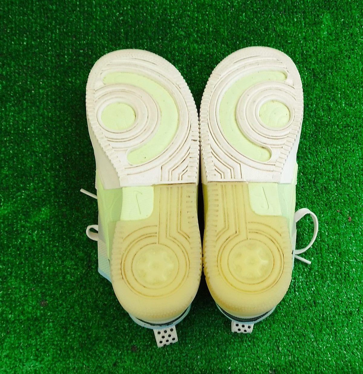 Nike Nike Air Force 1 React Sail Barely Volt Size US 7 / EU 40 - 9 Thumbnail