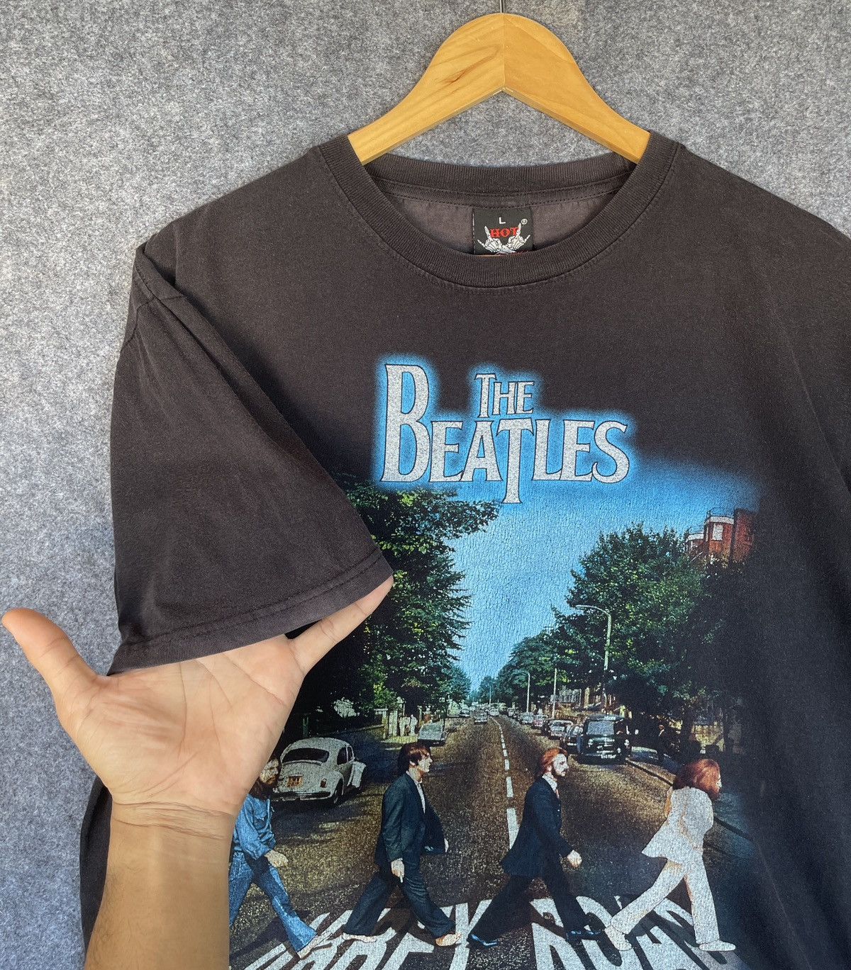 Band Tees Vintage90s Sun Faded 🔥THE BEATLES🔥Abbey Road Thrashed Tshirt Size US L / EU 52-54 / 3 - 4 Thumbnail