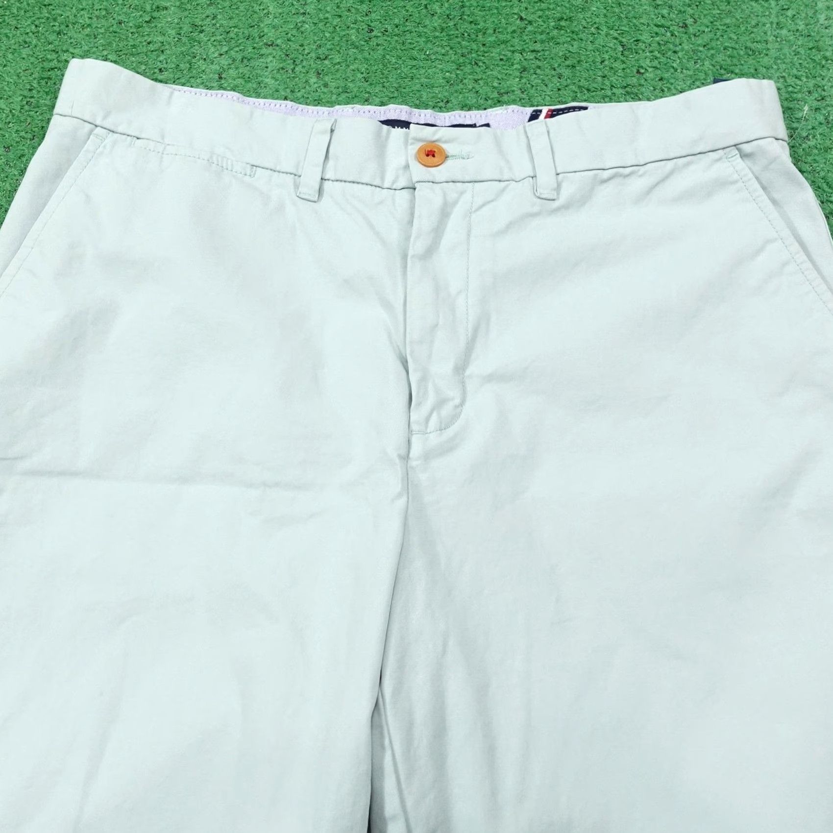 Tommy Hilfiger Tommy Hilfiger Shorts Mens 36 Green Chino Classic Fit 100% Cotton Inseam 10 Pockets Slim/Flat Front Casual Size US 36 / EU 52 - 2 Thumbnail