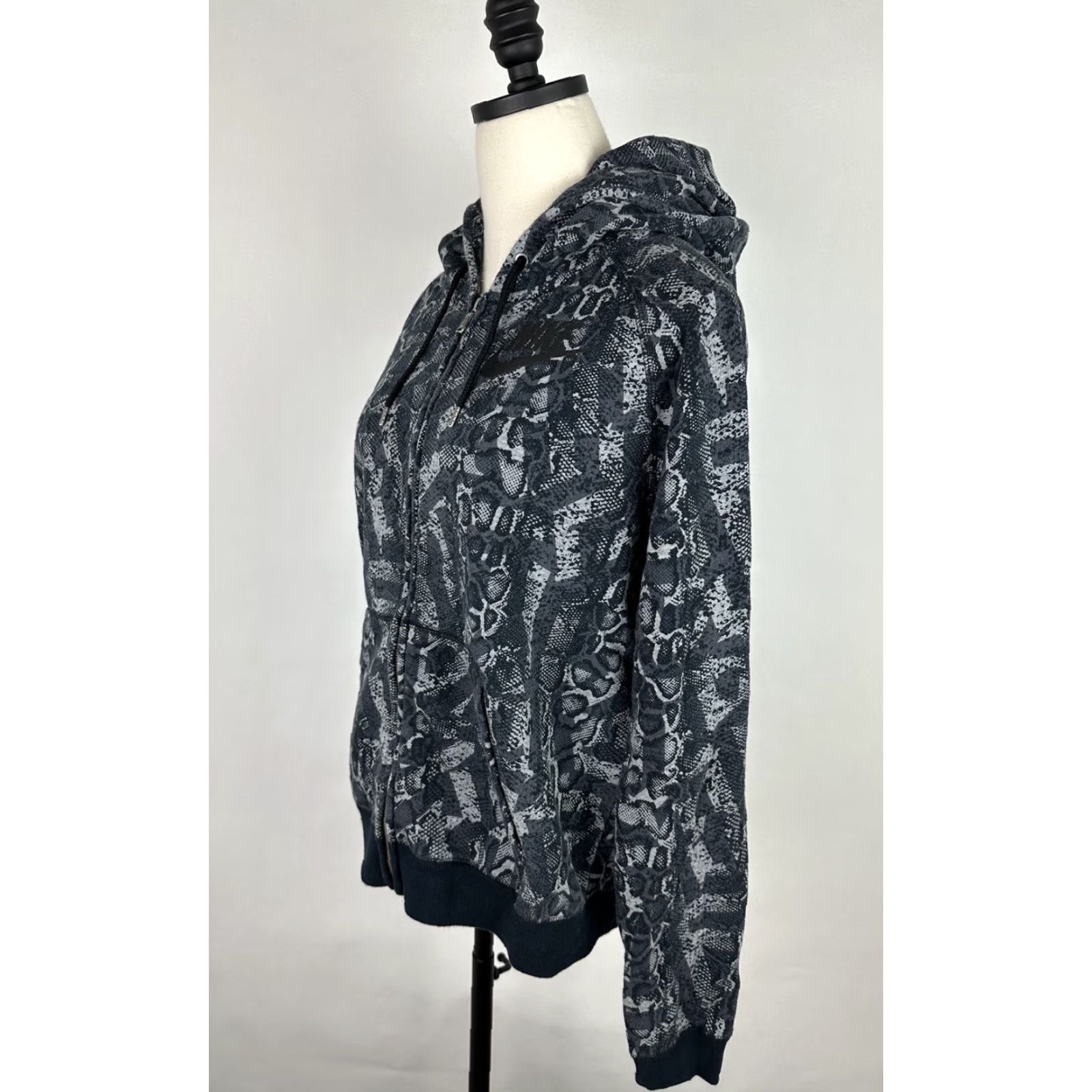Nike VINTAGE Nike Hoodie Sweatshirt Womens Large Snakeskin Print Charcoal Gray Full Zip Gym Size L / US 10 / IT 46 - 7 Thumbnail