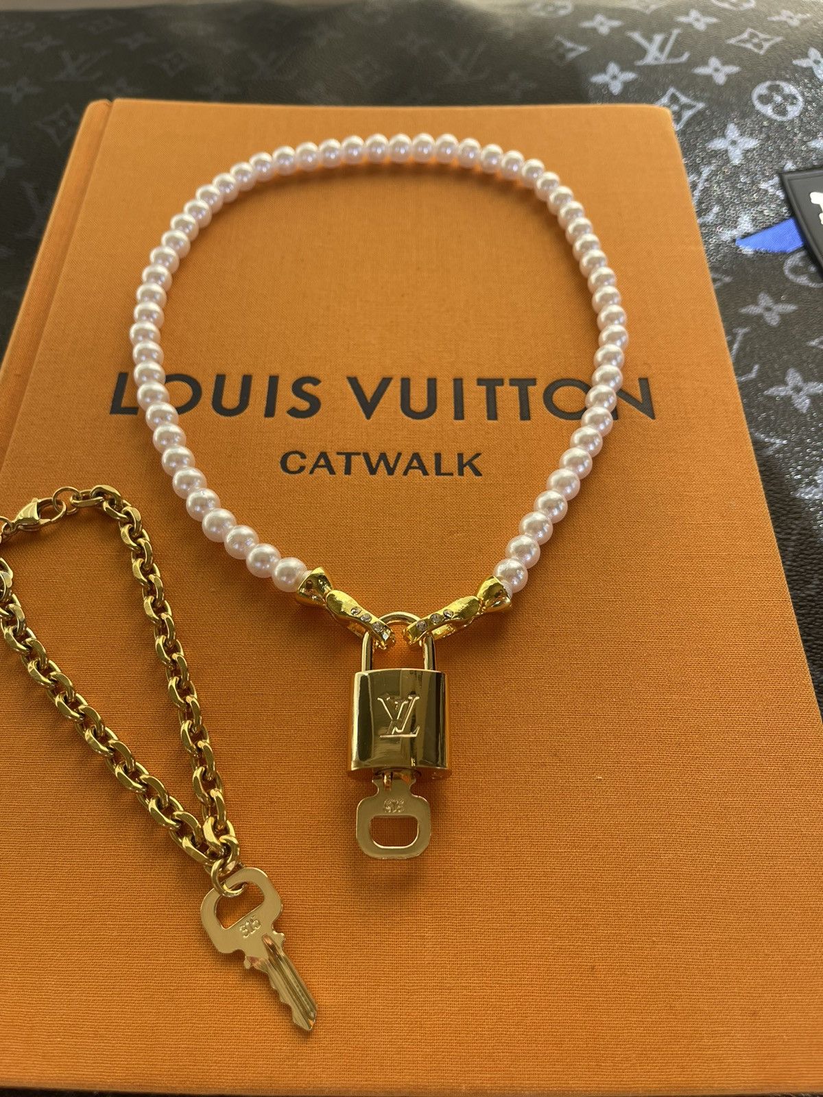 Louis Vuitton Chain Links Patches Necklace (MP2682)