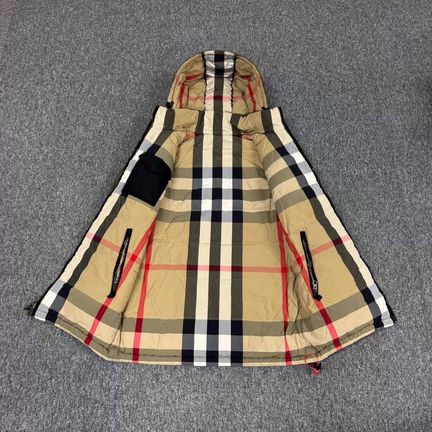 Burberry Burberry Double-Sided Check Recycled Nylon Puffer L 99 New Size US L / EU 52-54 / 3 - 6 Thumbnail