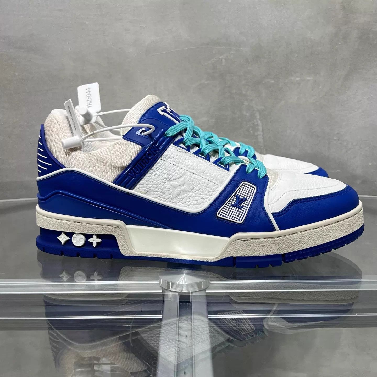 Louis Vuitton LVTrainer White Blue Embossed UK5.5 39.5 YH25043 Size US 6.5 / EU 39-40 - 4 Thumbnail