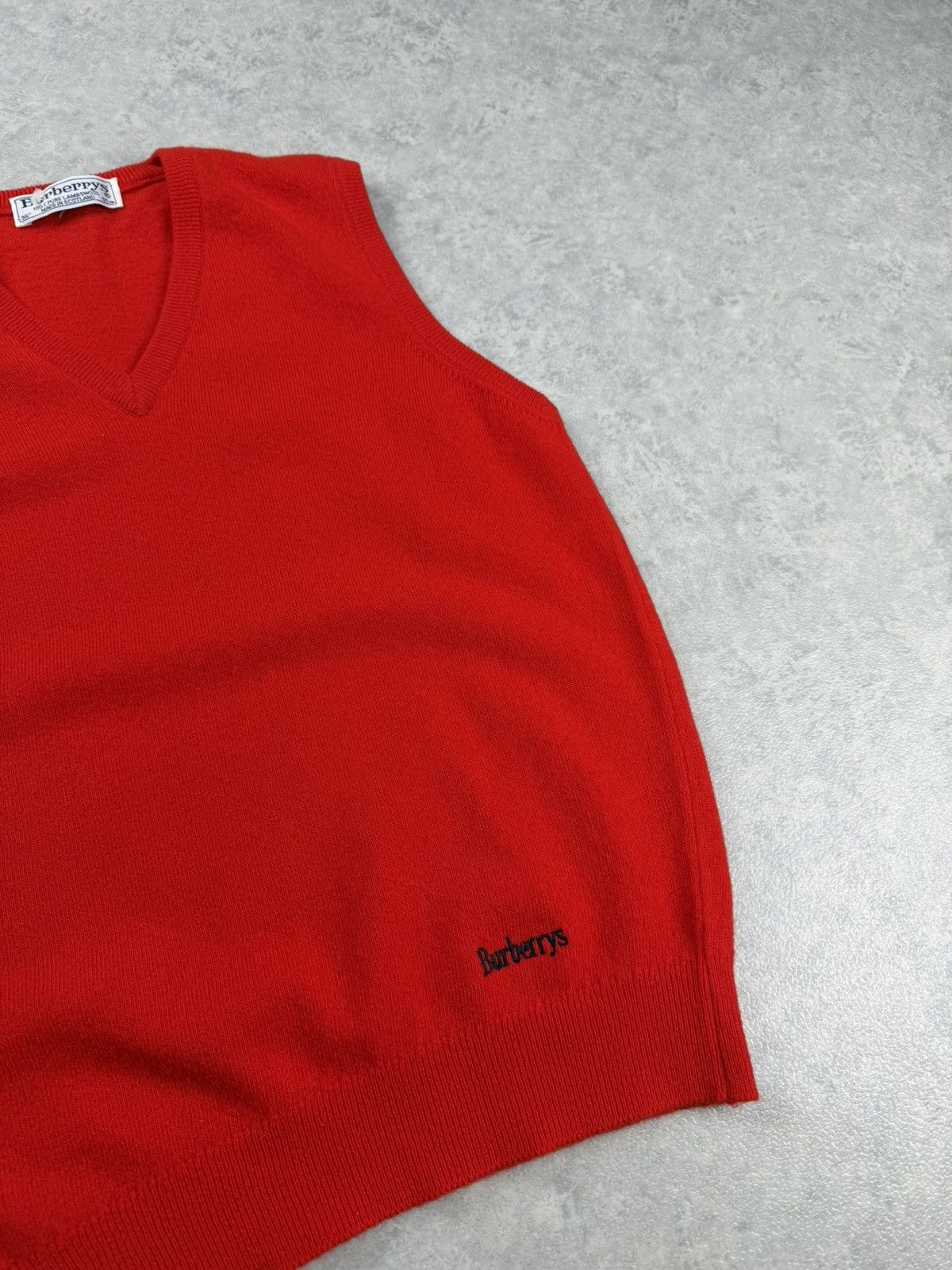 Burberry Burberry Vintage Red Lambswool V Neck Vest Scotland Size 36 Size XS / US 0-2 / IT 36-38 - 5 Thumbnail