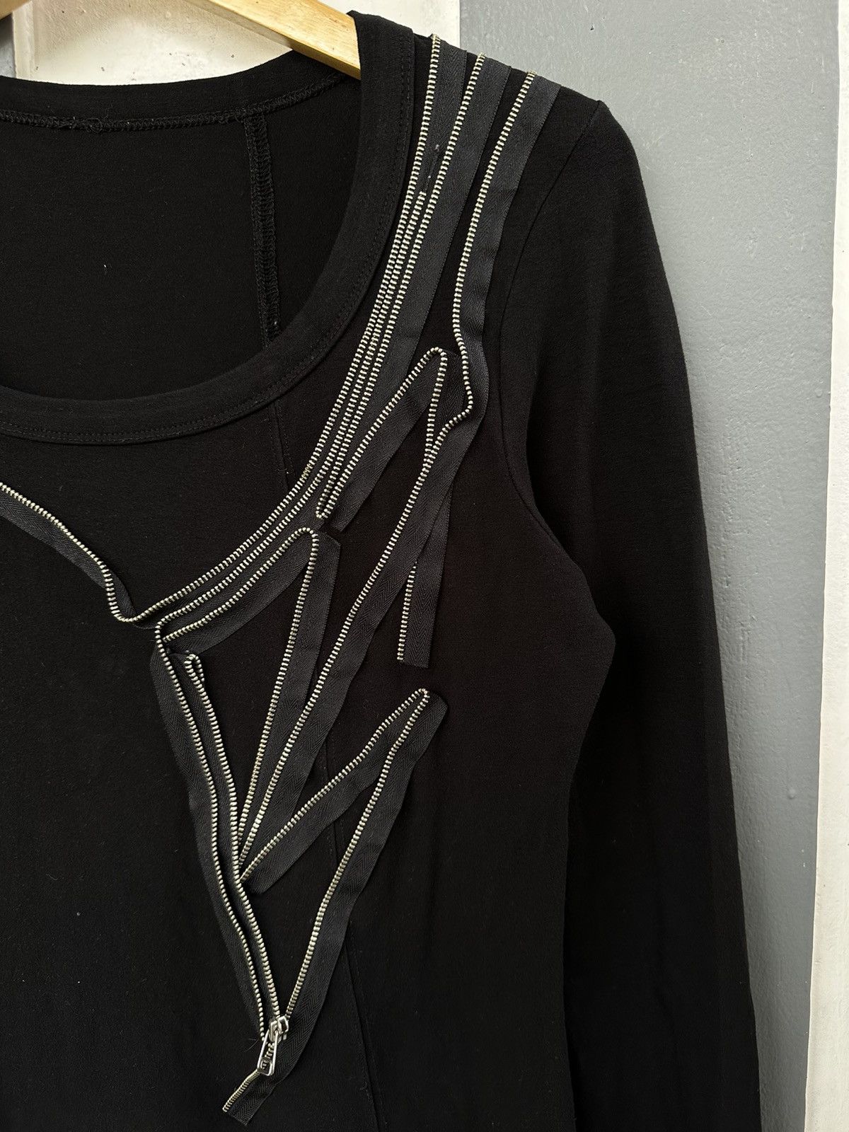 Le Grande Bleu (L.G.B.) CRAZY FASHION LS ZIPPER UNTIDY ASYMMETRICAL LGB STYLE Size US M / EU 48-50 / 2 - 2 Thumbnail