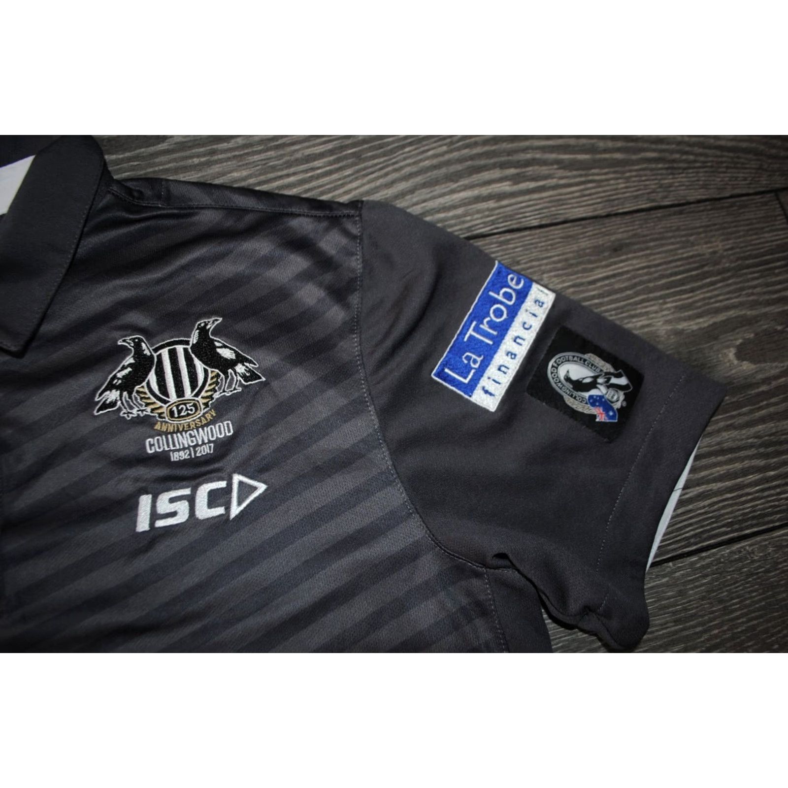 Vintage COLLINGWOOD FOOTBALL CLUB MAGPIES 125TH ANNIVERSARY 2017 POLO SHIRT JERSEY MENS SMALL SHIRT Size US S / EU 44-46 / 1 - 3 Thumbnail