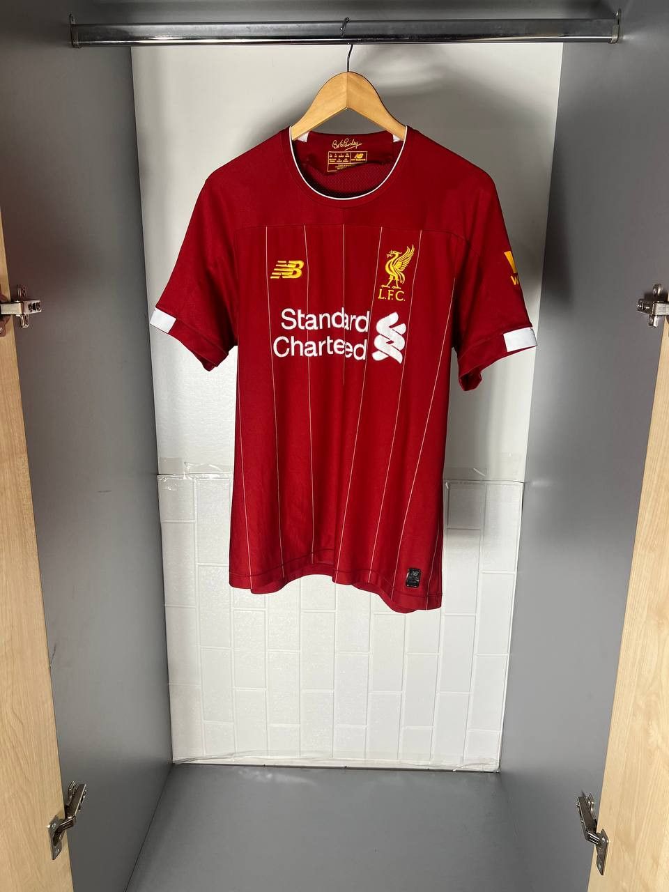 New Balance VINTAGE NEW BALANCE FC LIVERPOOL ENGLAND SOCCER JERSEY RETRO Size US L / EU 52-54 / 3 - 4 Thumbnail