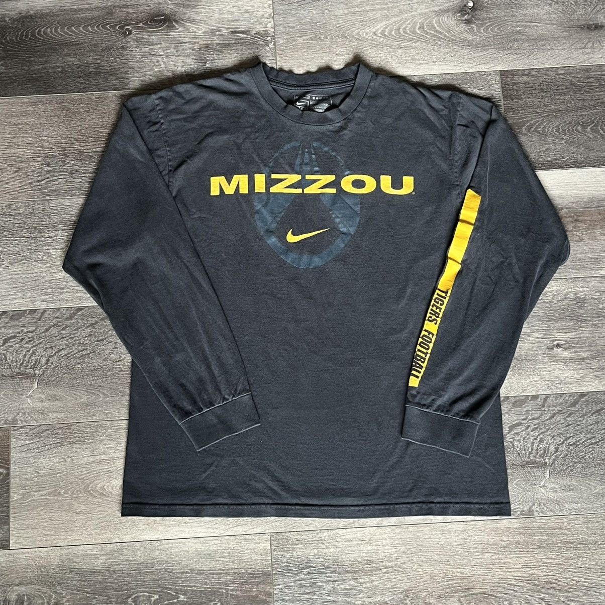 Nike Vintage Nike Mizzou Football Center Swoosh Longsleeve Tee Size US M / EU 48-50 / 2 - 1 Thumbnail