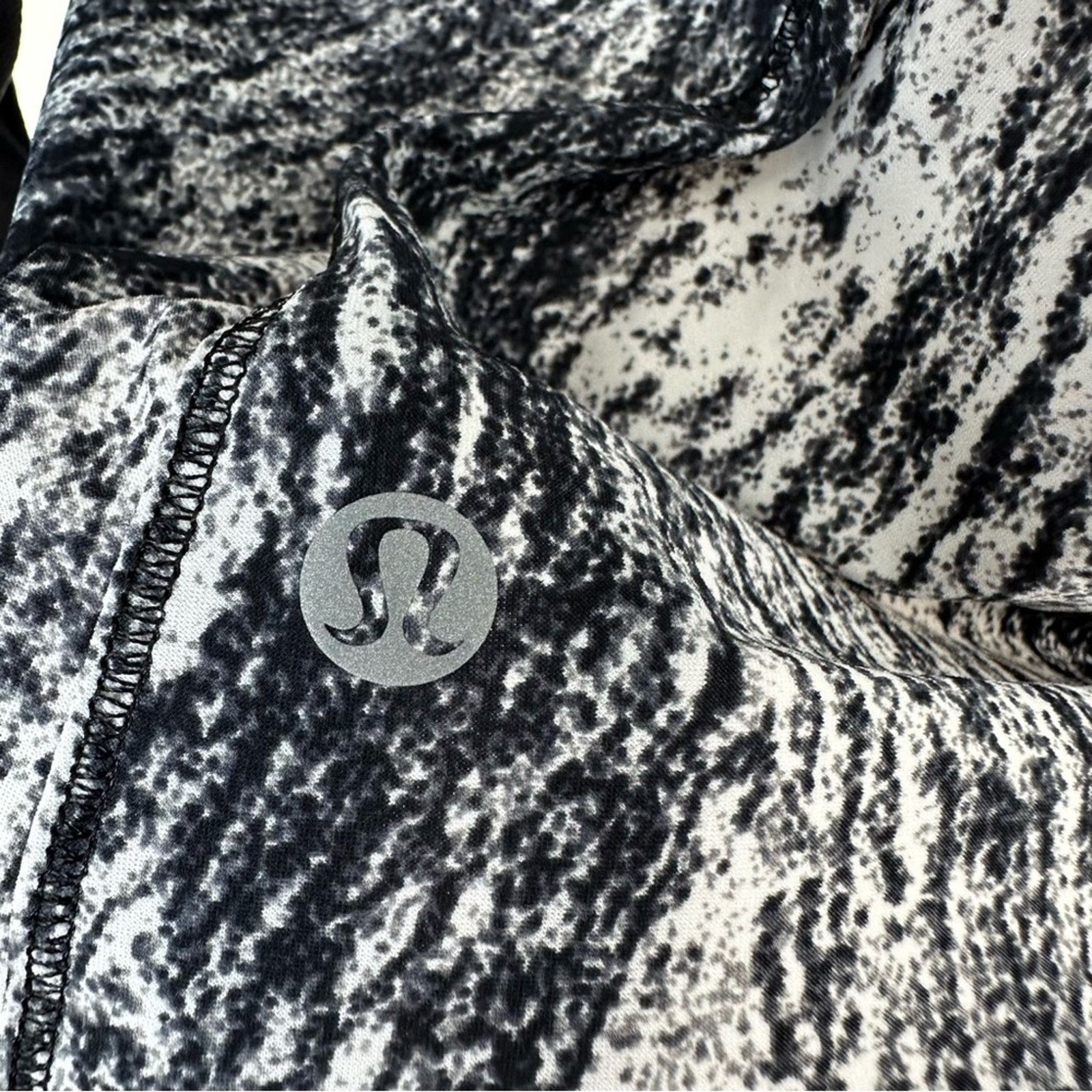 Lululemon Lululemon Athletica women long sleeve top size 6 Size M / US 6-8 / IT 42-44 - 5 Thumbnail