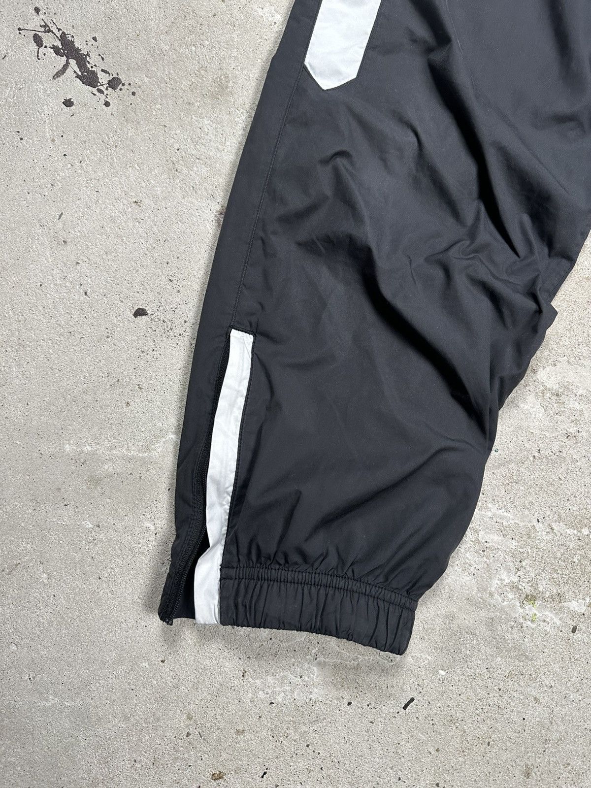 Nike Vintage Y2K Nike SB Baggy Black Track Pants Swoosh Size US 34 / EU 50 - 3 Thumbnail