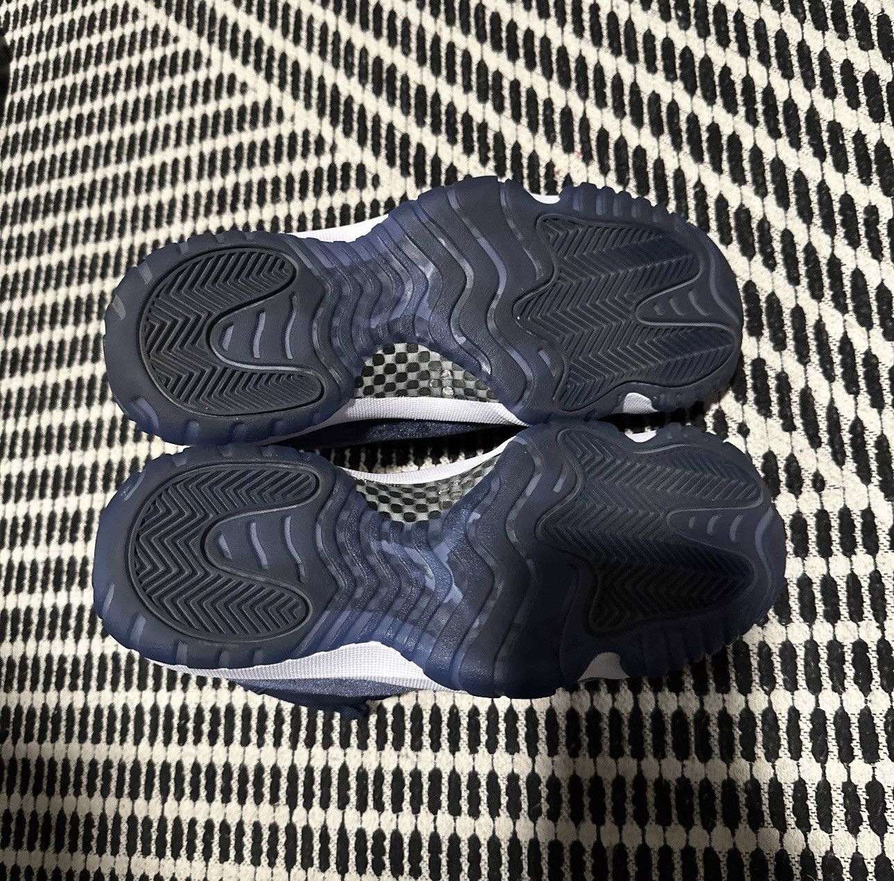 Jordan Brand × Nike Jordan 11 velvet Size US 7.5 / IT 37.5 - 5 Thumbnail