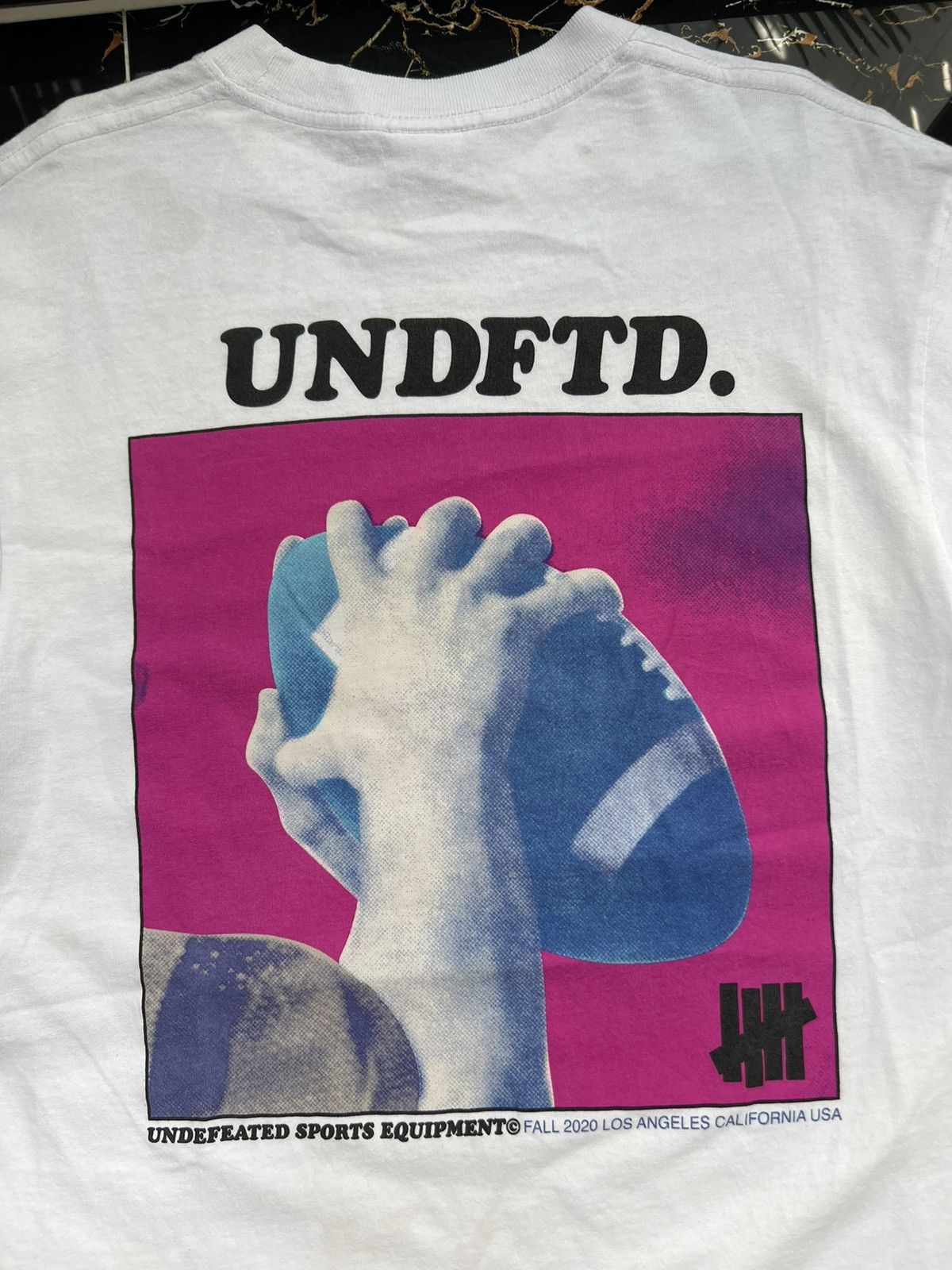 Undefeated × Vintage UNDEFEATED SPORTS EQUIPMENT Y2K BIG LOGO TEE Size US S / EU 44-46 / 1 - 3 Thumbnail
