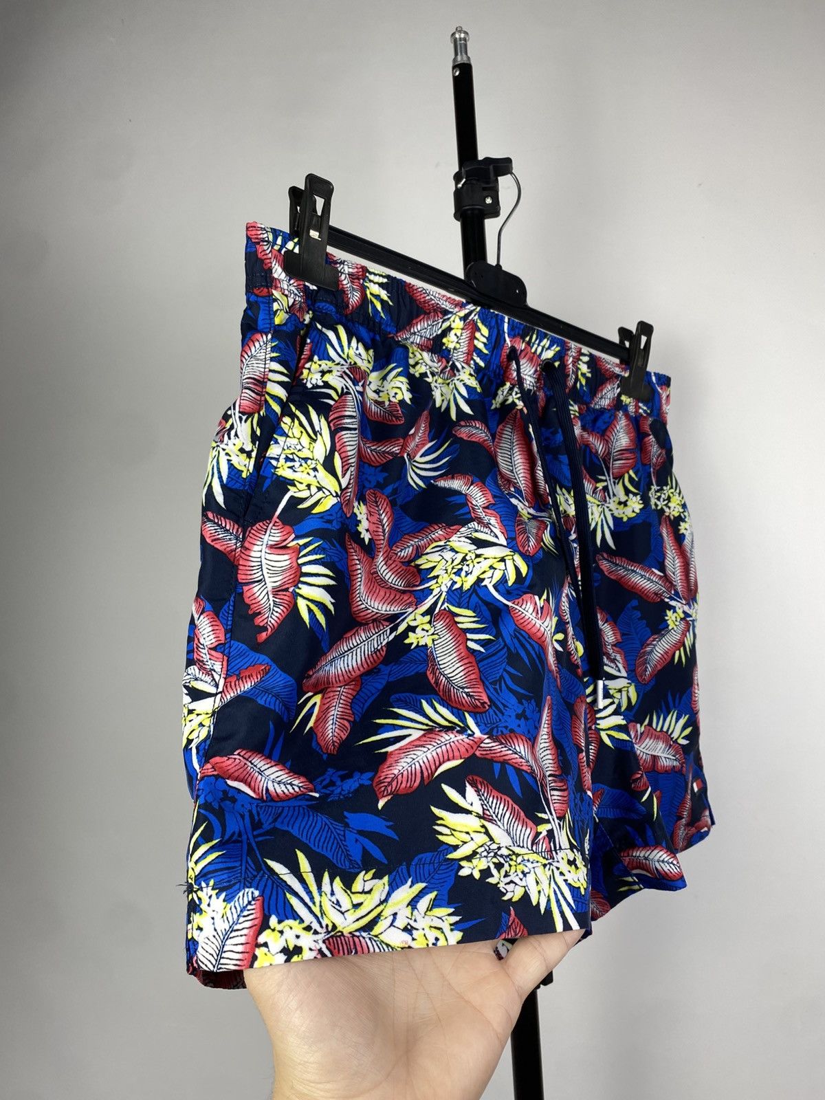 Tommy Hilfiger × Vintage Vintage 00s Tommy Hilfiger OVER PRINT Surf style Shorts Size US 34 / EU 50 - 2 Thumbnail