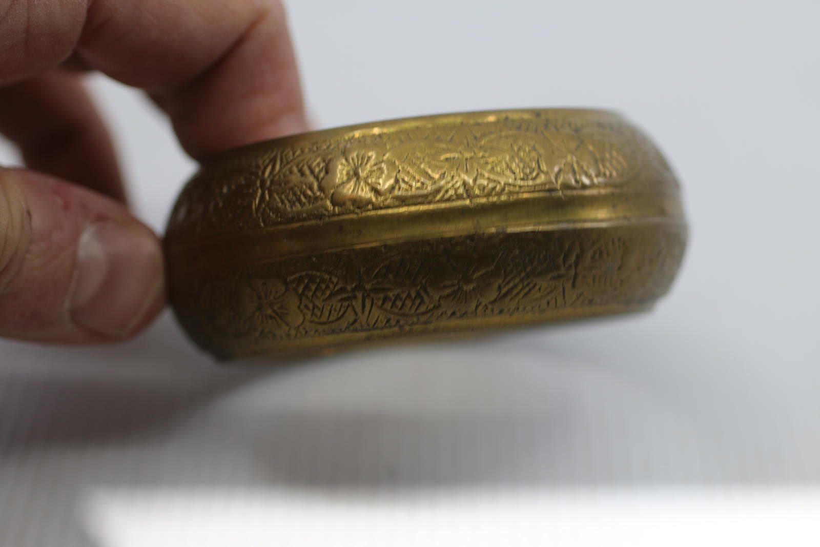 The Unbranded Brand Vintage Gold tone Floral Engraved Bangle Bracelet Jewelery Size ONE SIZE - 2 Thumbnail