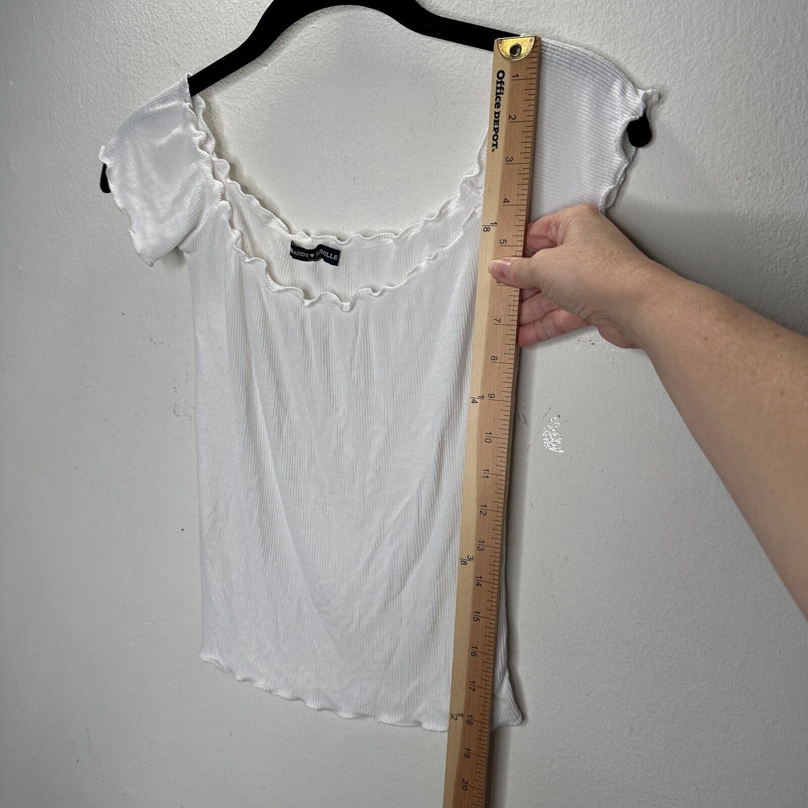 Brandy Melville Brandy Melville White Crop Top Lettuce Trim Hem Rib Knit OS Size ONE SIZE - 8 Thumbnail
