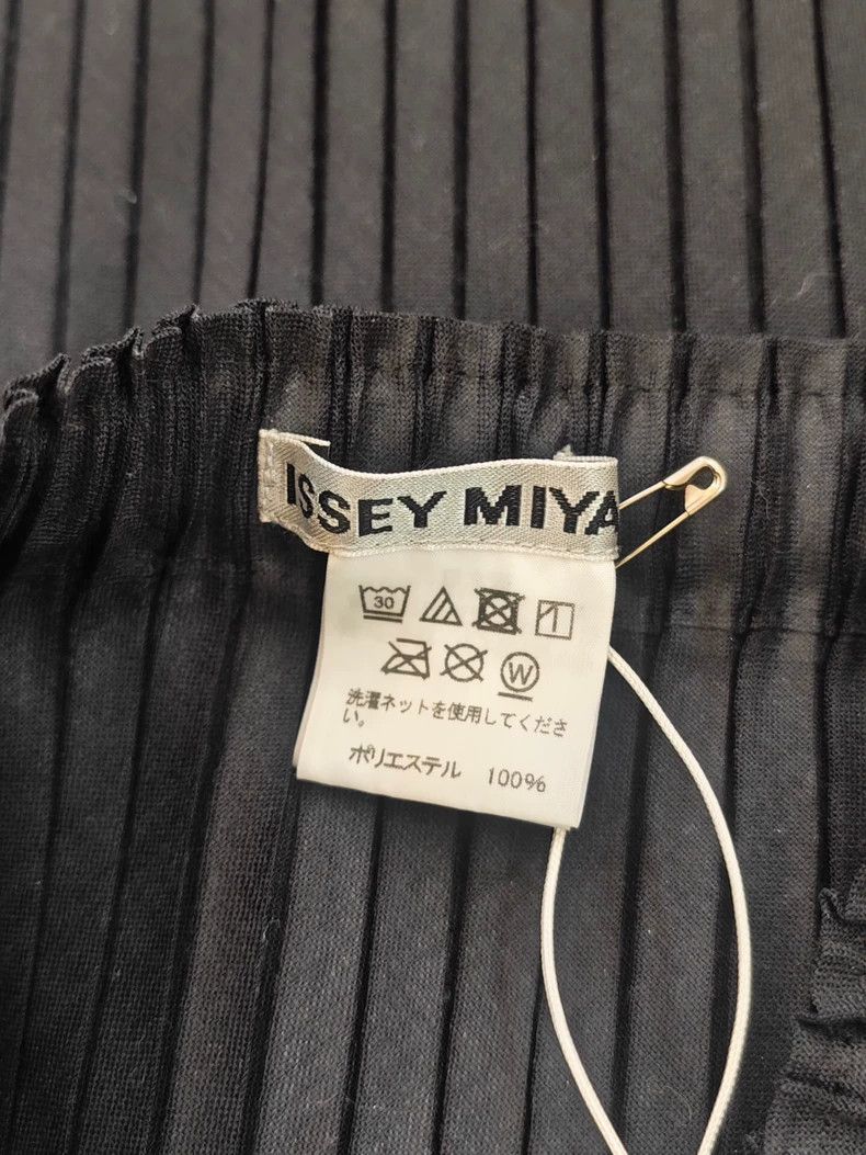 Issey Miyake Issey Miyake size:2 Black pleated tulip skirt Size 31" - 5 Thumbnail