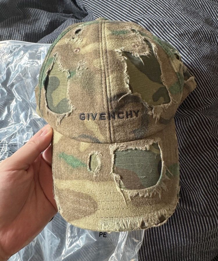 Givenchy Givenchy 23ss Corroded Hole Baseball Hat brimmed