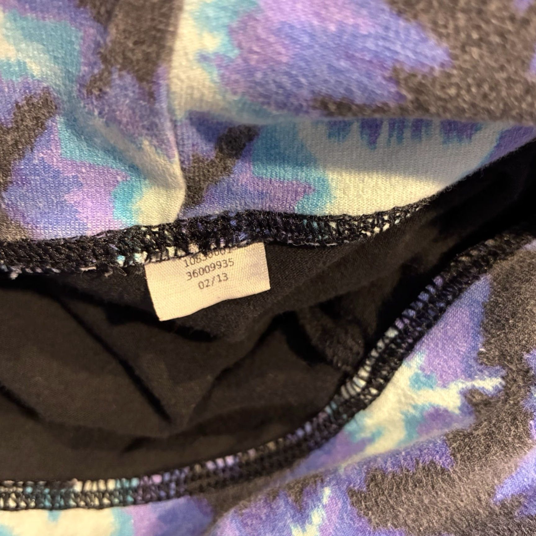 Victoria's Secret Victoria's Secret Fold Over Tie Dye Yoga Pants Cropped Size S Women Activewear Pants Tie Dye 28in 18in Black Cropped Yoga Athleisure Mens Womens Girls Size 28" / US 6 / IT 42 - 6 Thumbnail