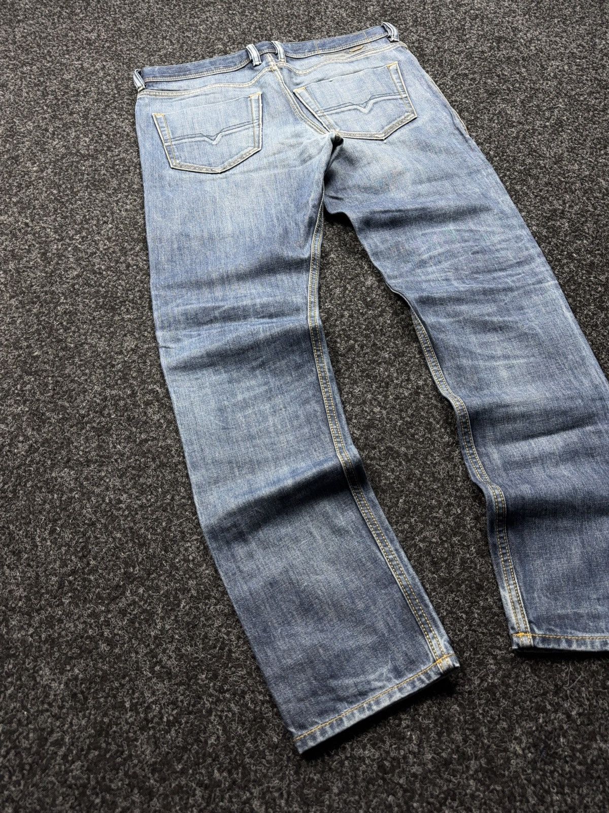 Diesel 00s Diesel Distressed Tepphar Slim Carrot Light Wash Jeans Size US 34 / EU 50 - 13 Thumbnail