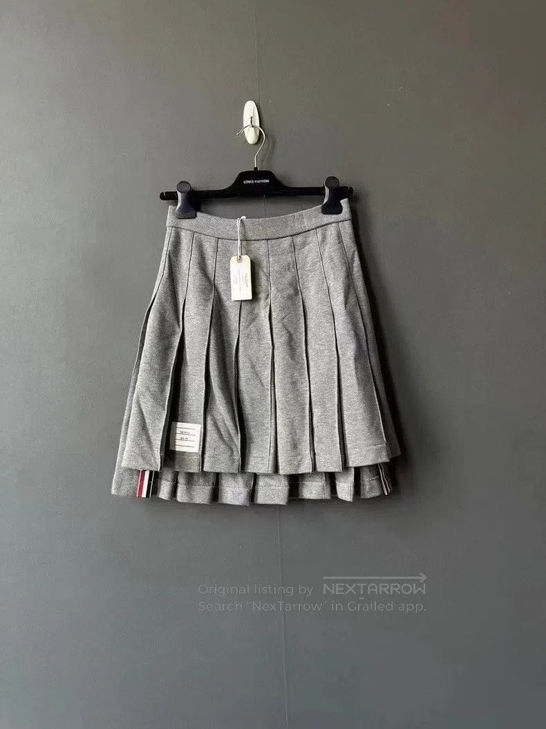 Thom Browne Thom Browne Pleated Skirt Gray Size 25" / US 0 / IT 36 - 1 Thumbnail