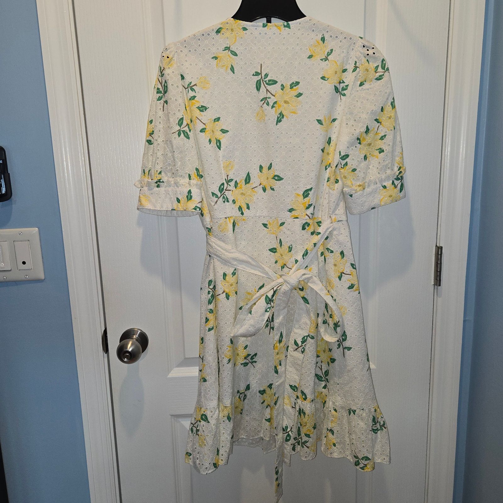 Other Draper James Reba Wrap Dress Floral Eyelet Magnolia sz 6 Size M / US 6-8 / IT 42-44 - 6 Thumbnail
