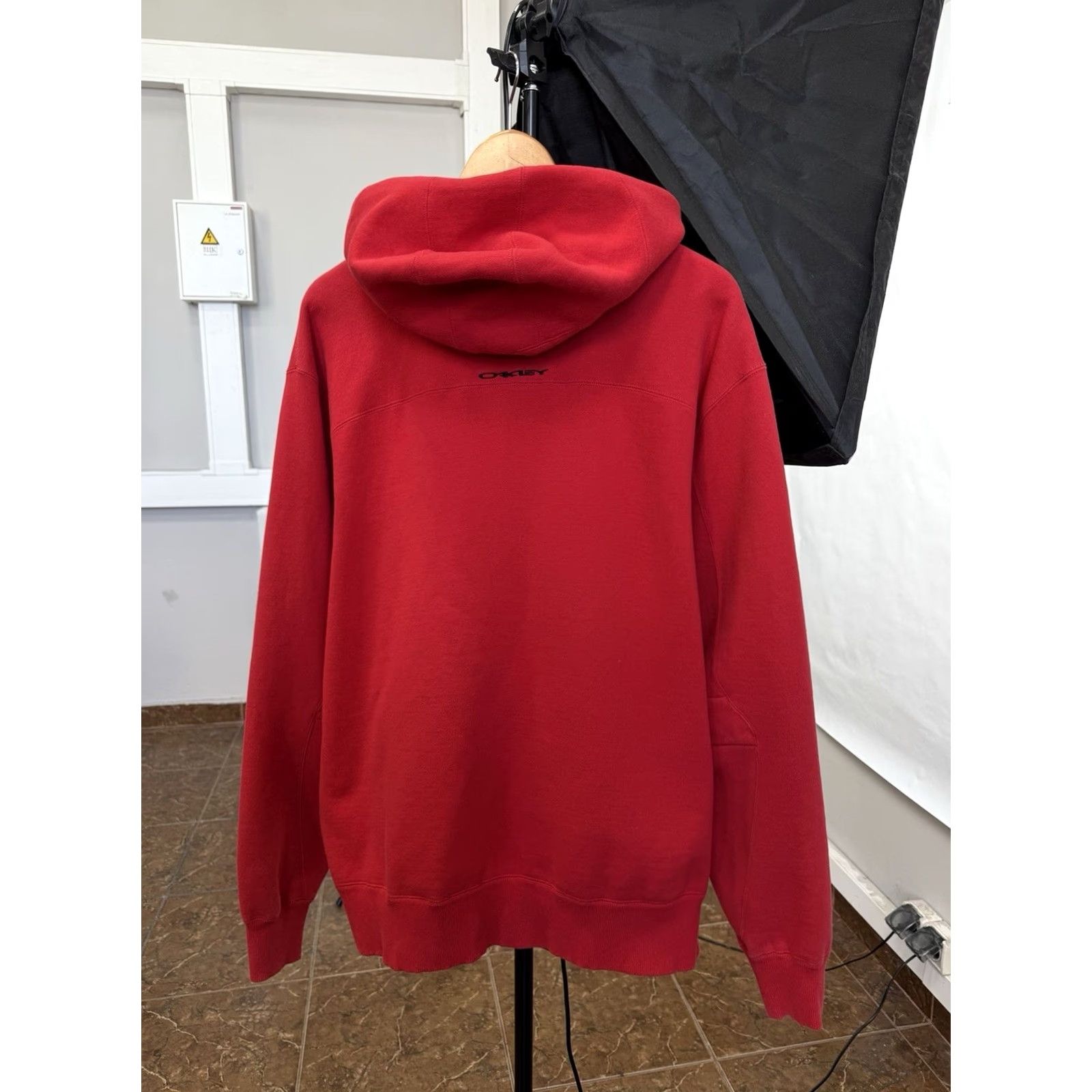 Oakley VINTAGE Oakley Hoodie Outdoor Men Red L Full Zip 90s Y2K Rare Retro Size US L / EU 52-54 / 3 - 2 Thumbnail