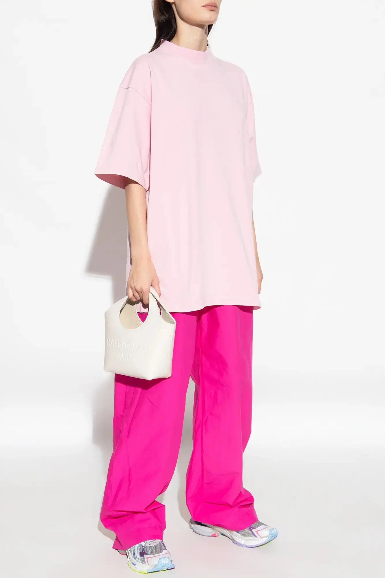 Balenciaga o1s1wg111025 BB Paris Strass T-Shirt Medium Fit in Pink Size XXS / US 00 / IT 34 - 3 Thumbnail