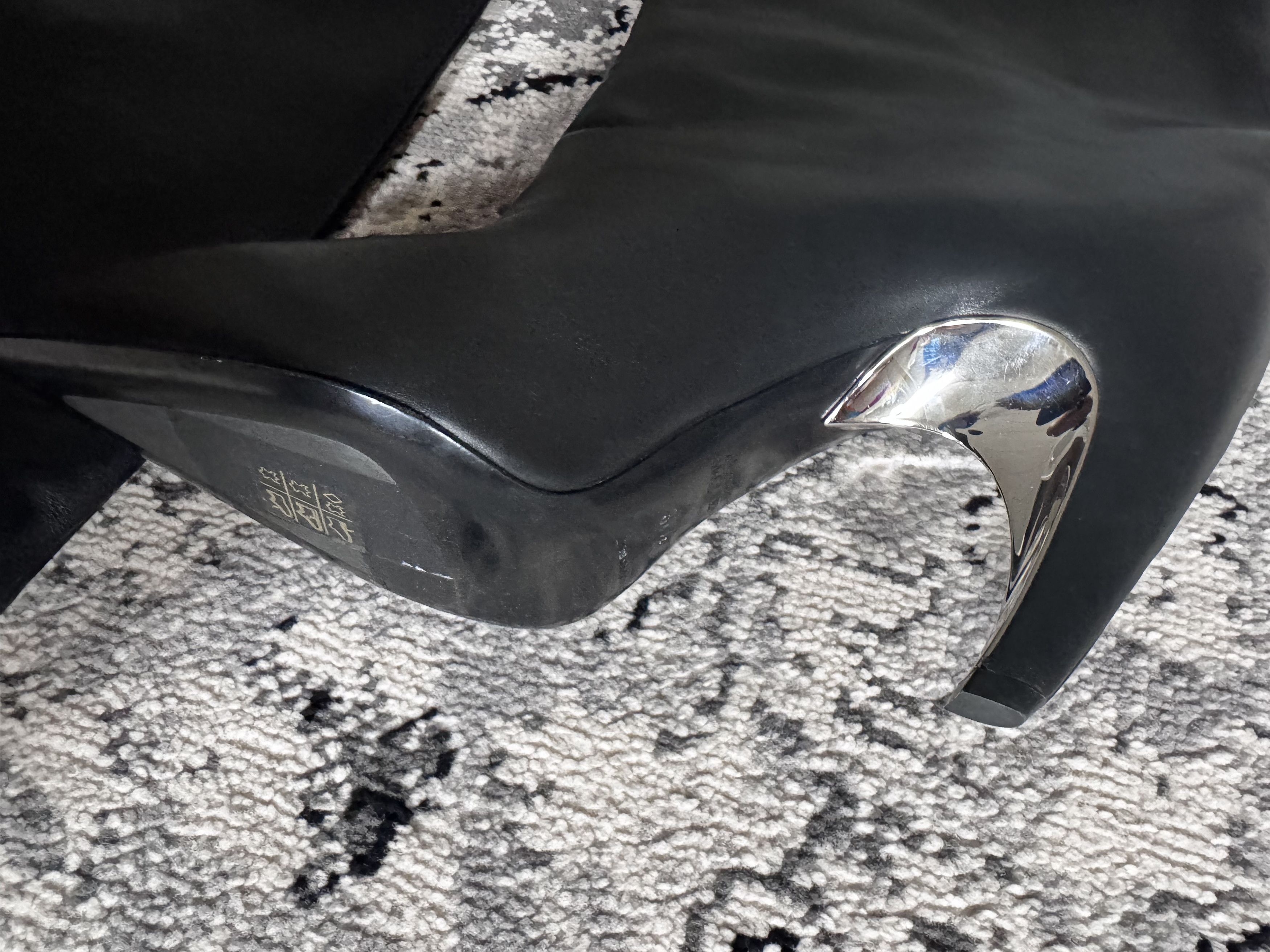 Alexander McQueen Alexander McQueen Armadillo black boots size 37.5 Size US 7.5 / IT 37.5 - 4 Thumbnail