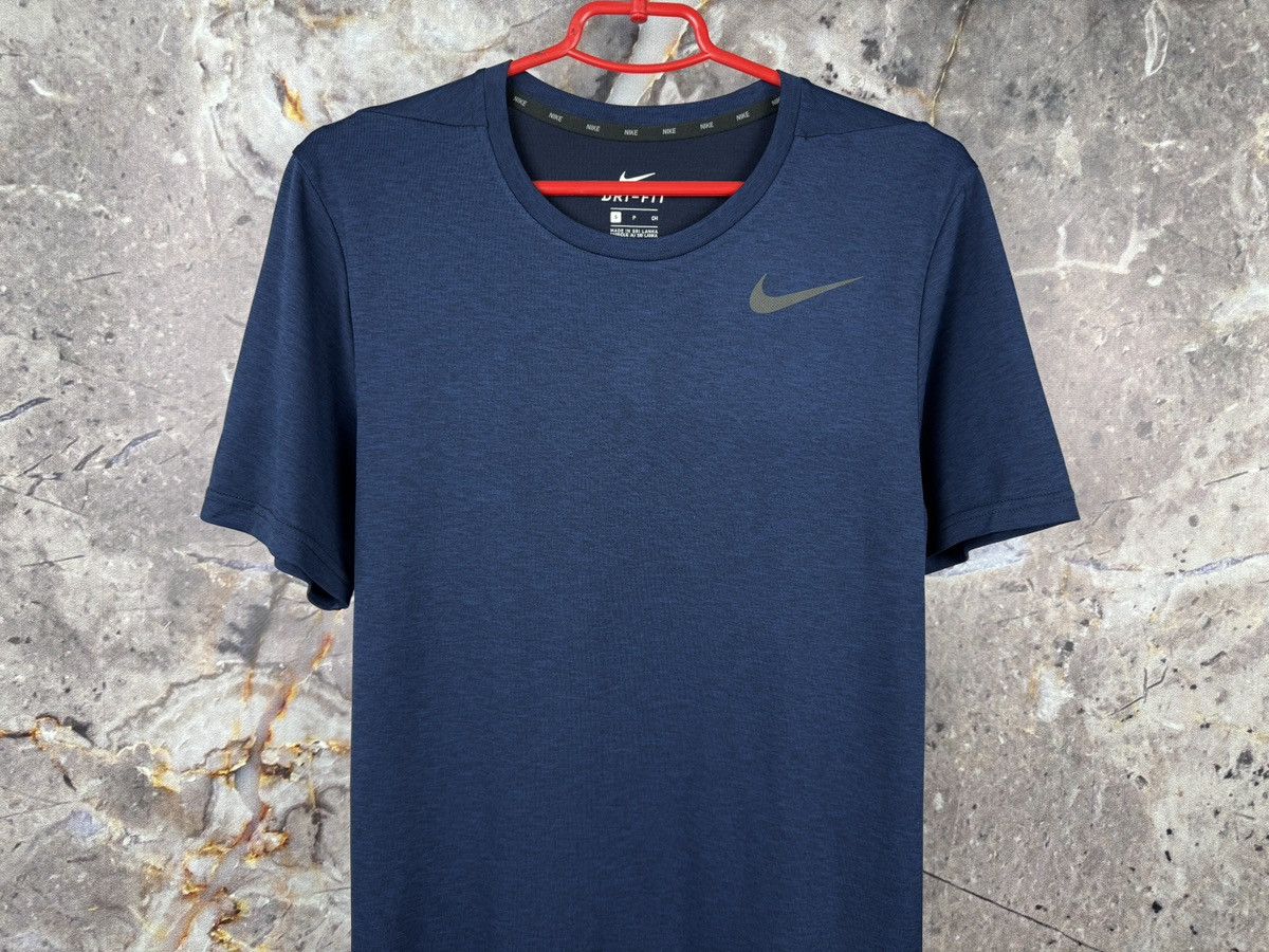 Nike Men’s Nike T-Shirt Blue Sportswear Size Small Size US S / EU 44-46 / 1 - 3 Thumbnail