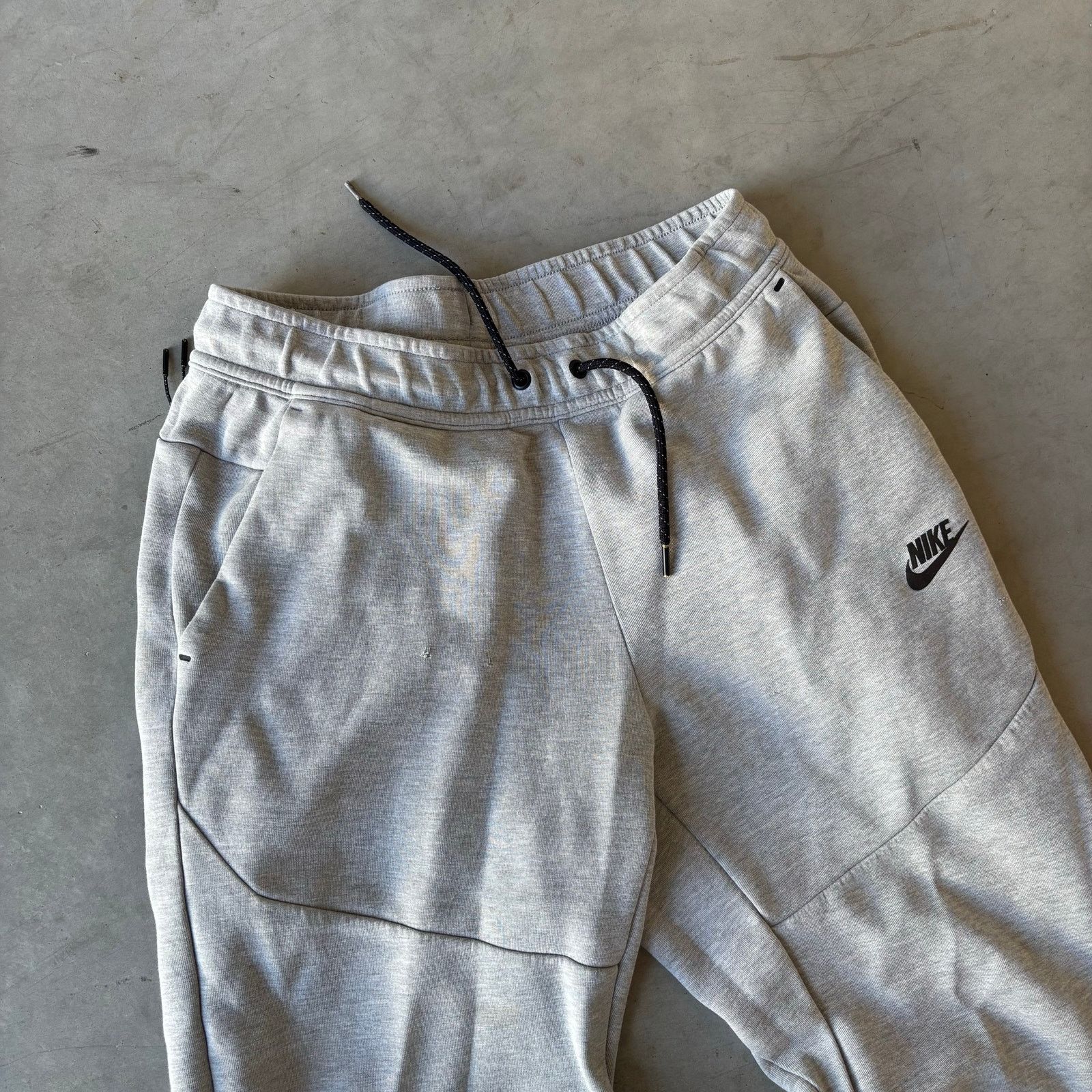 Nike Grey Nike Tech Jogger Sweatpants Size US 28 / EU 44 - 2 Thumbnail
