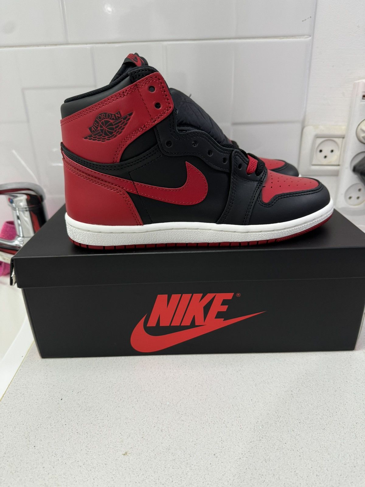 Jordan Brand Jordan 1 Retro High ‘85 OG Bred (2025) Size US 8 / EU 41 - 2 Thumbnail