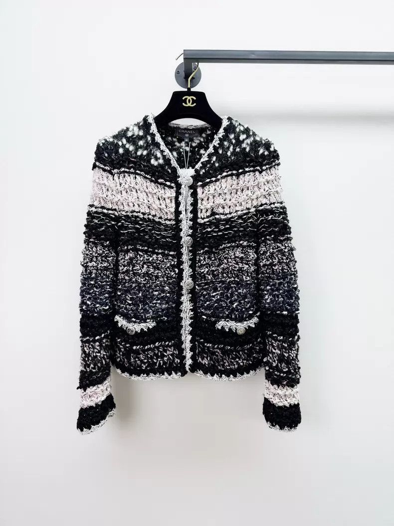 Chanel Chanel Overweight black pink beaded braided jacket Size XS / US 0-2 / IT 36-38 - 1 Thumbnail