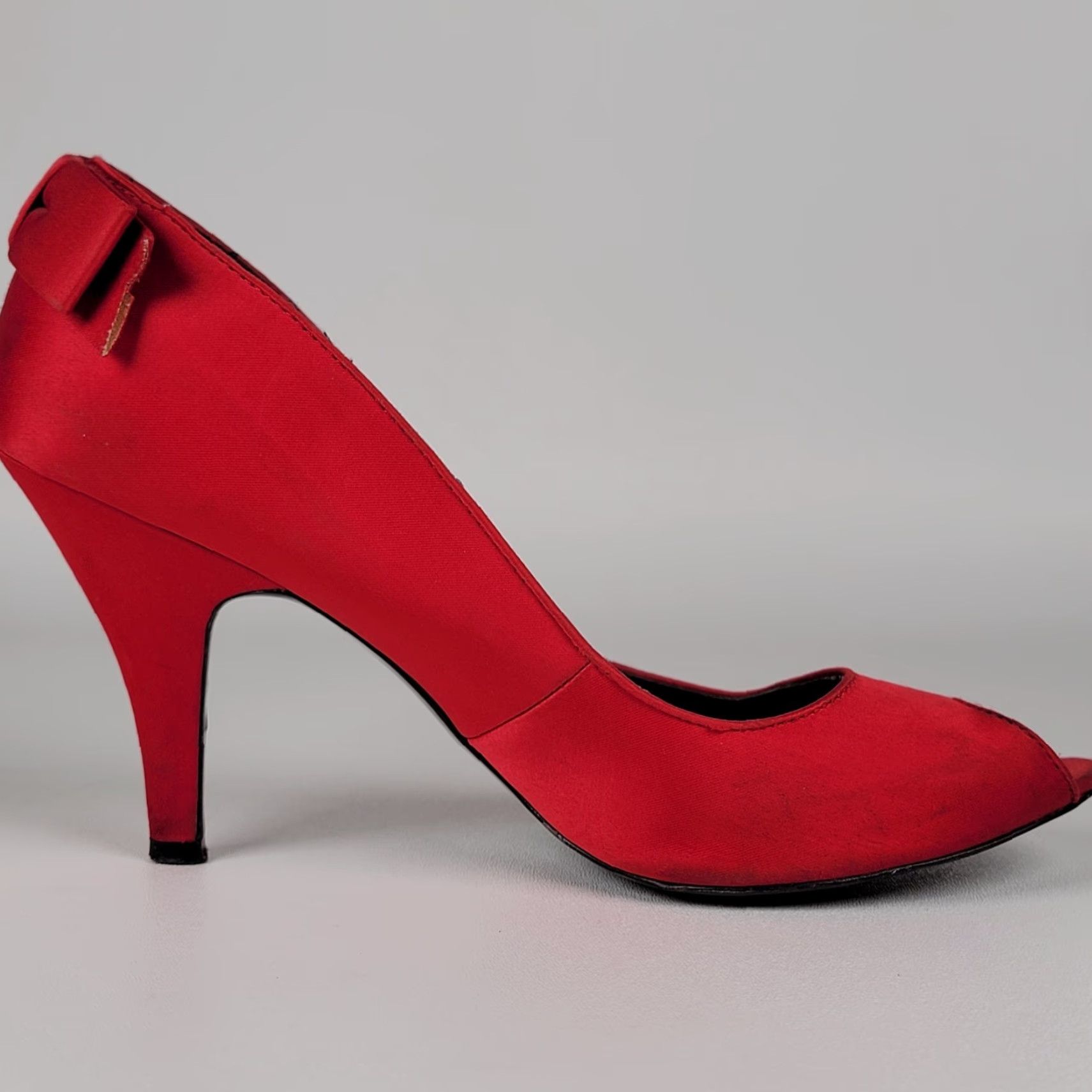 Vintage Hollywould For Target Grace Women Red Satin Heels Vintage Y2K Pump 9.5 Bow Peep Toe Slip On Cone Heel Leather Sole 2000s Party Wedding Womens Size US 10 / IT 40 - 6 Thumbnail