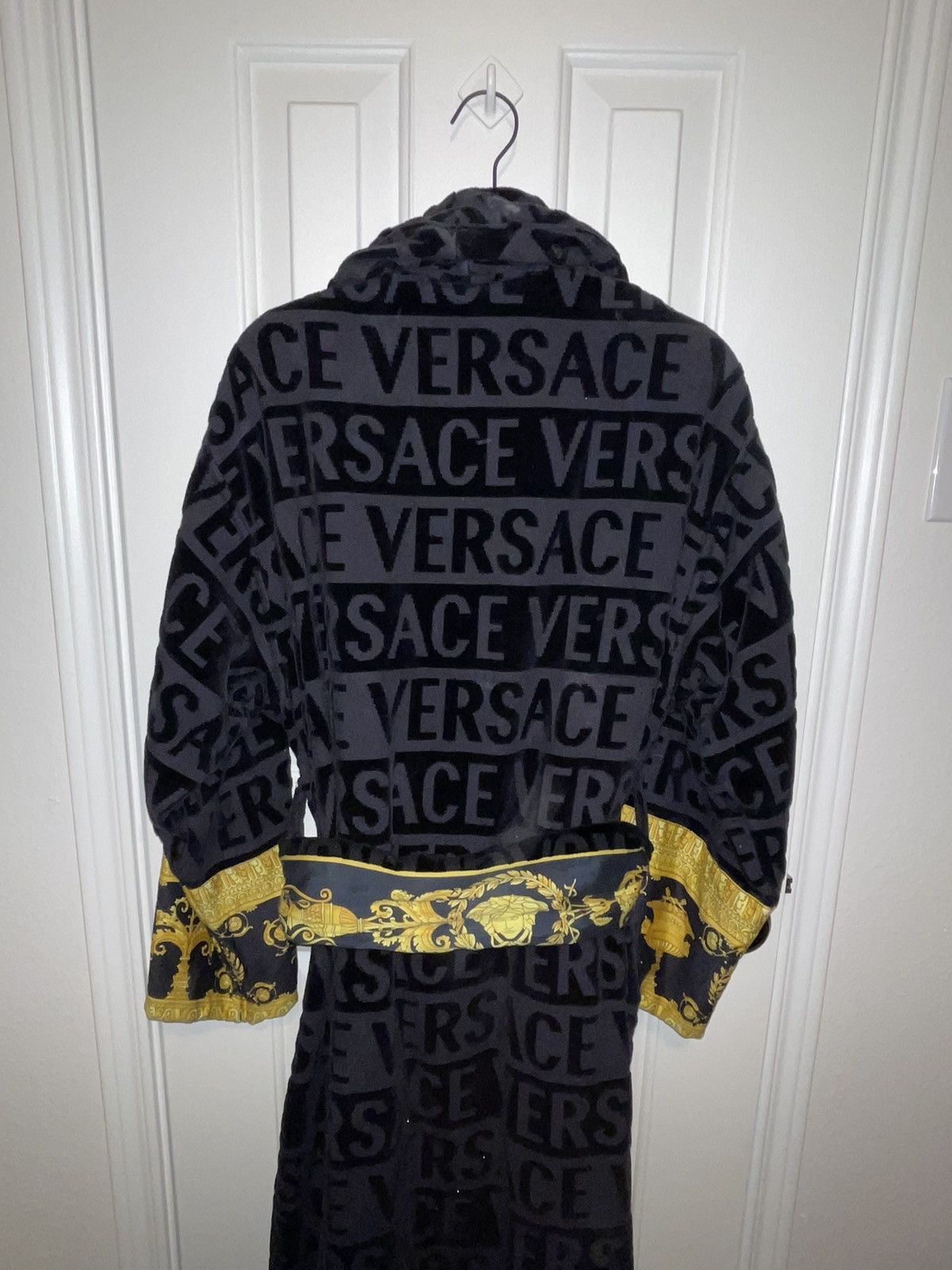Versace Versace robe men’s Mendium black | Grailed