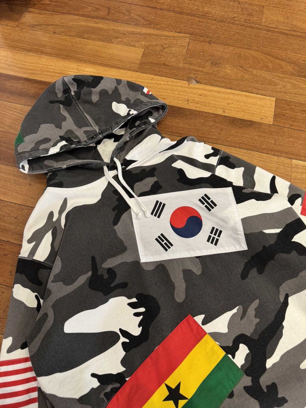 Supreme Supreme Flags Snow Camo Hoodie Size US XL / EU 56 / 4 - 2 Thumbnail