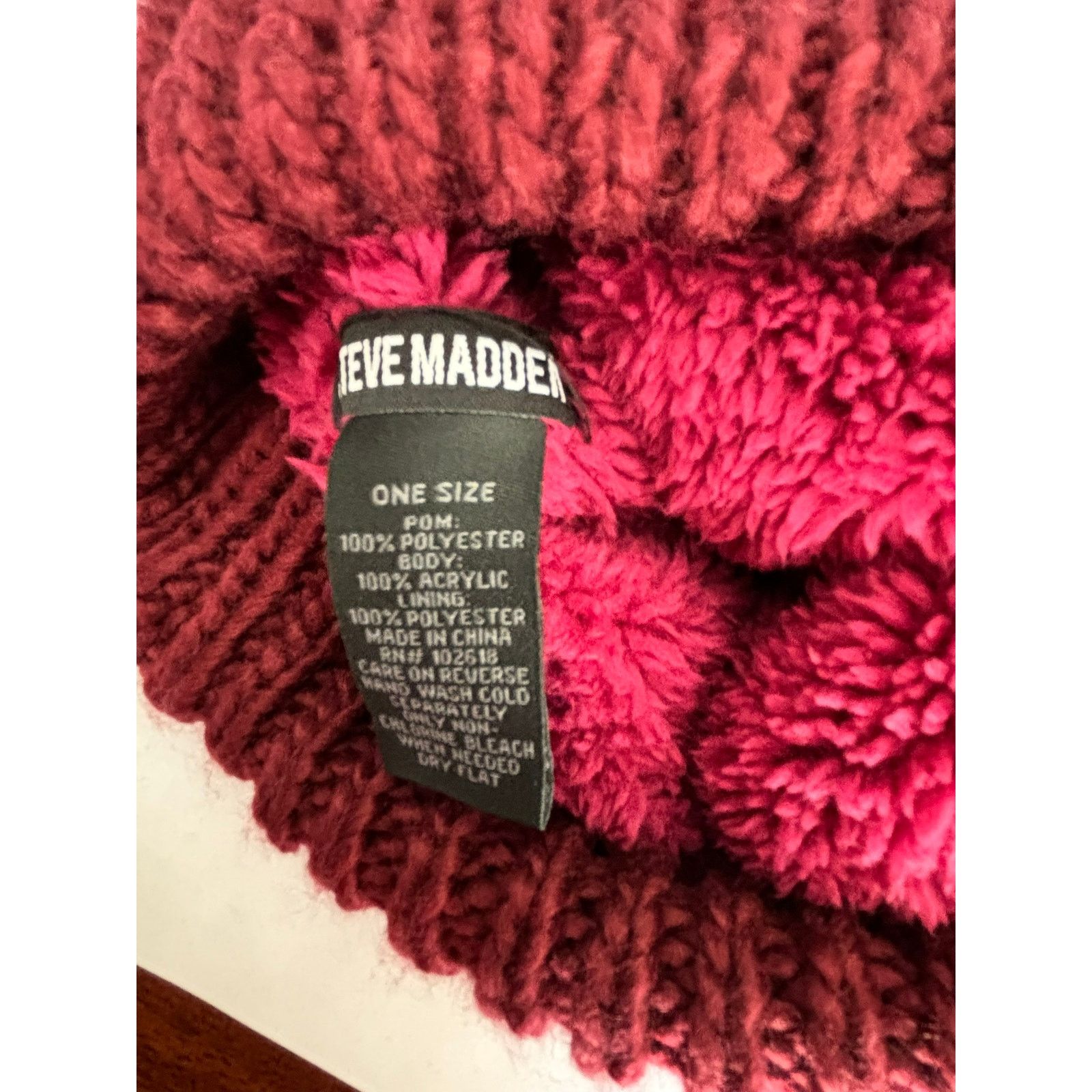 Steve Madden Steve Madden Hat Beanie Burgundy Size ONE SIZE - 2 Thumbnail