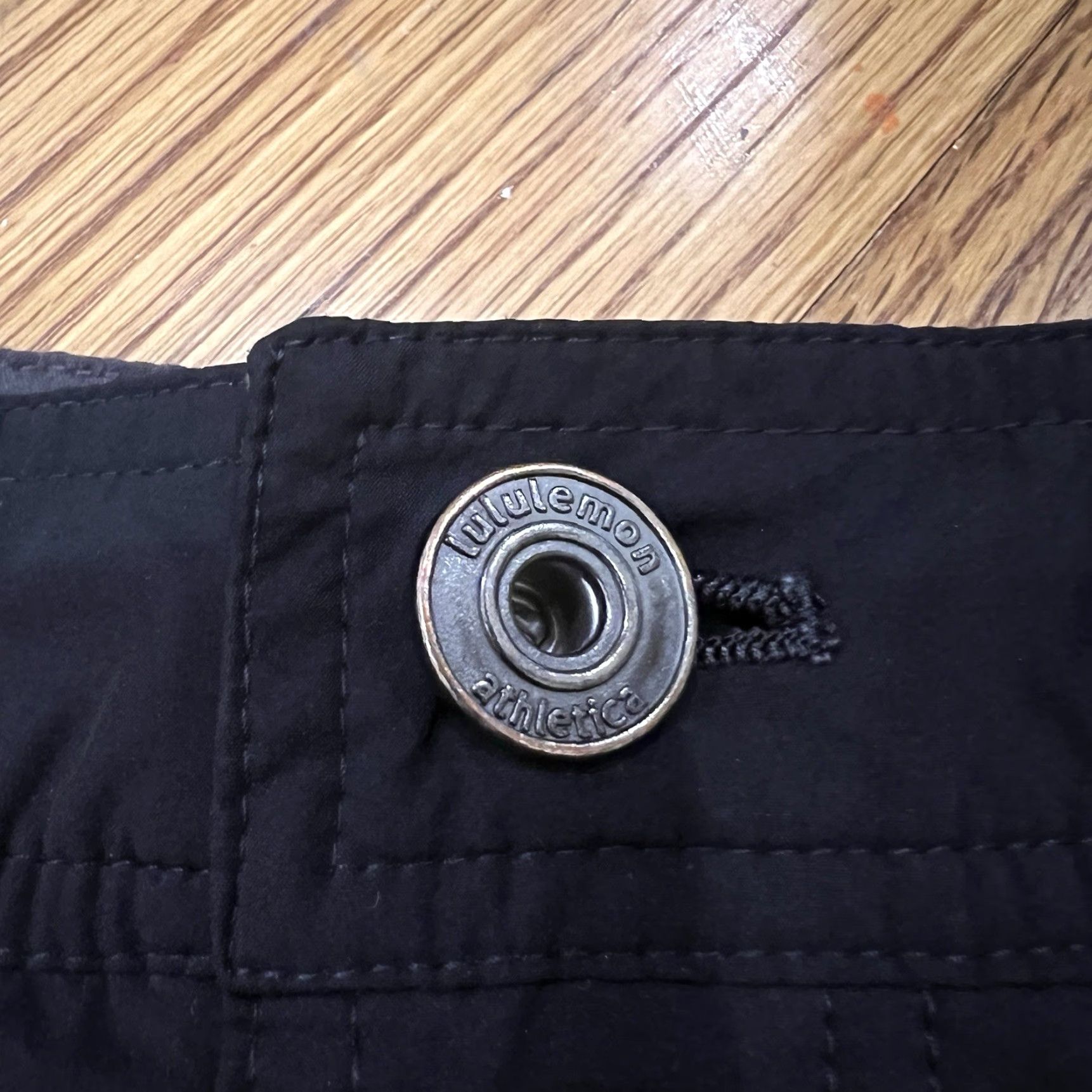 Lululemon Lululemon Athletica Men’s Kahuna Black Performance Loose Shorts LM7219S 32 Inseam 11 5-Pocket Chino Logo Size US 32 / EU 48 - 3 Thumbnail